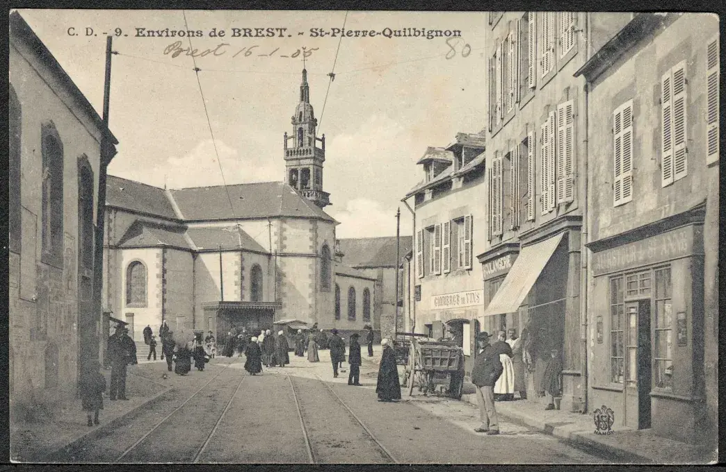 Vue d'une carte postale ancienne du bourg de Saint-Pierre Quilbignon.