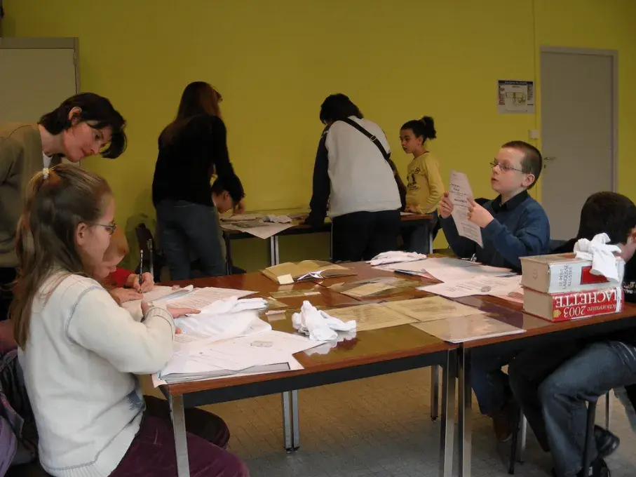 Un groupe scolaire accueilli aux Archives