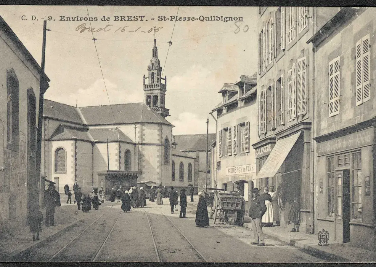 Vue d'une carte postale ancienne du bourg de Saint-Pierre Quilbignon.